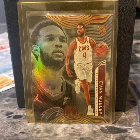 Evan Mobley - Picture 1 of 1